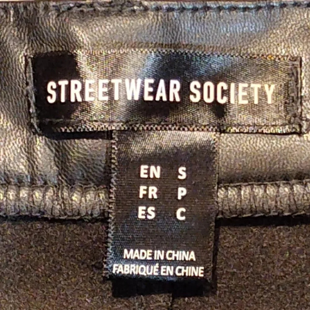 Streetwear Society NWOT Black Vegan Faux Leather Moto Cargo Pants in Size Small - Picture 3 of 12